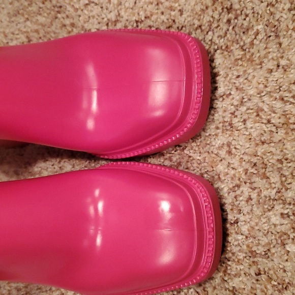 Sold - Picture 3 of 10